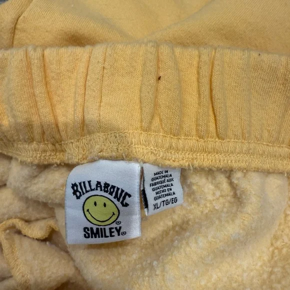 Billabong Sweats with Floral Design - Picture 4 of 4